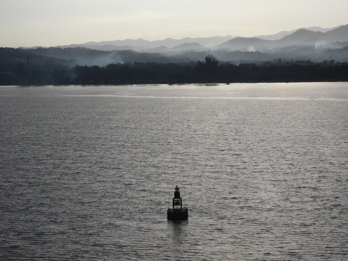 auf die Einfahrt in den Montego Freeport (180)