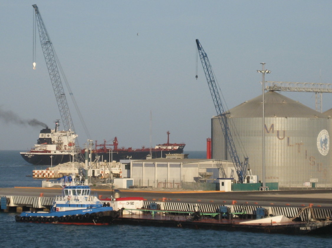 auf die Einfahrt in den Hafen von Puerto Progreso (180)