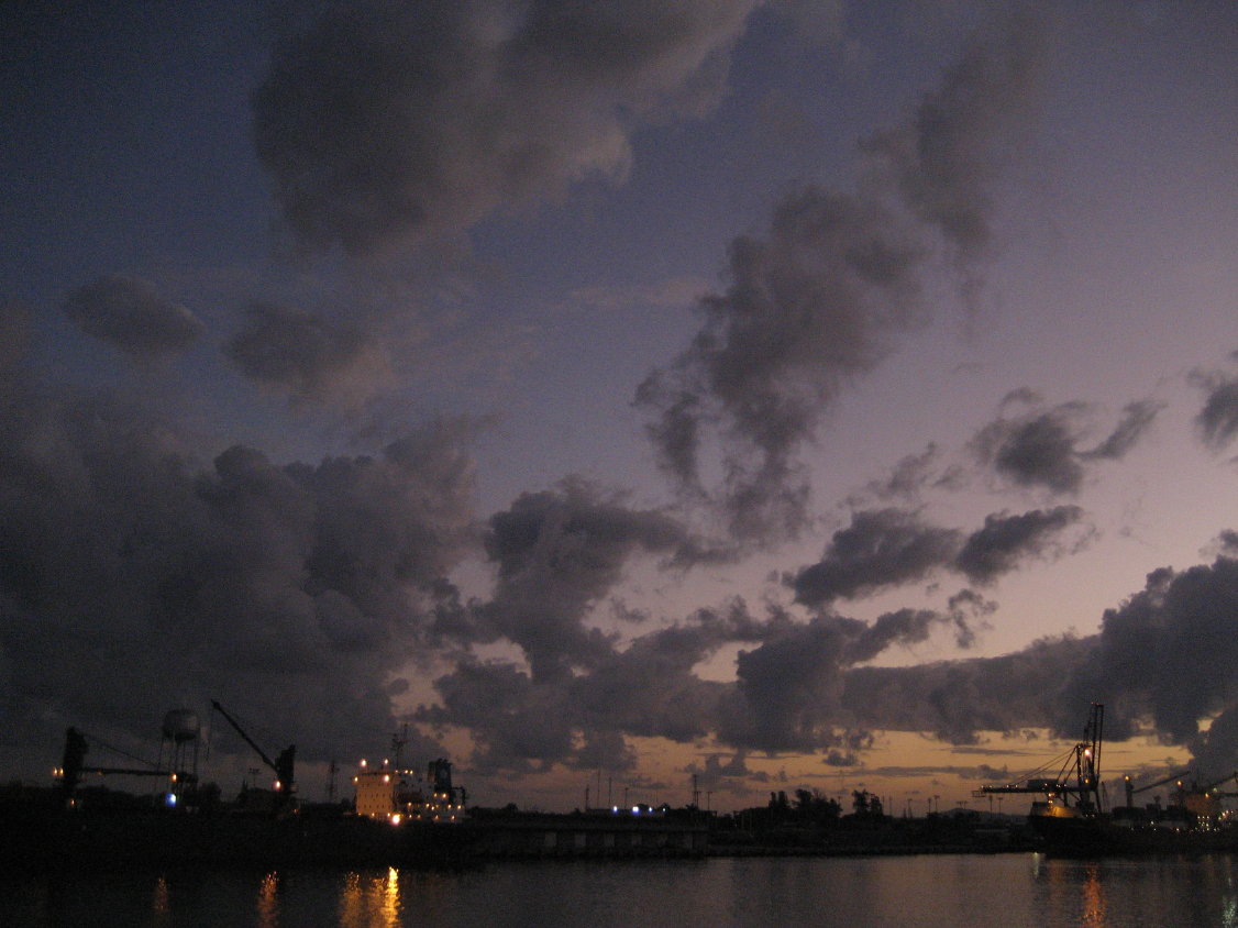 auf den 6-Uhr-Morgen über Puerto Cortez (180)