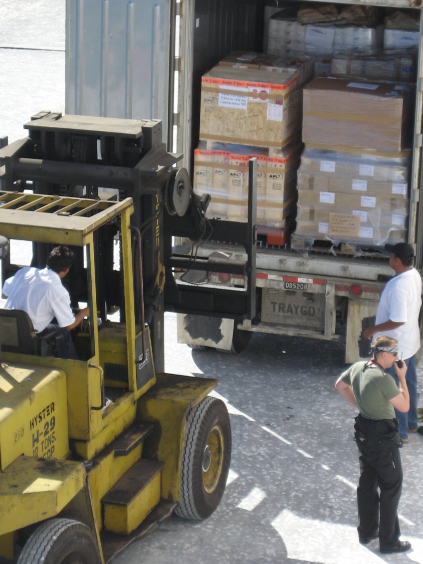 auf den ersten von acht Containern (180)