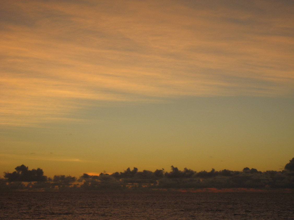 auf eine bewaldete Uferböschung samt Haus? Nein (180)