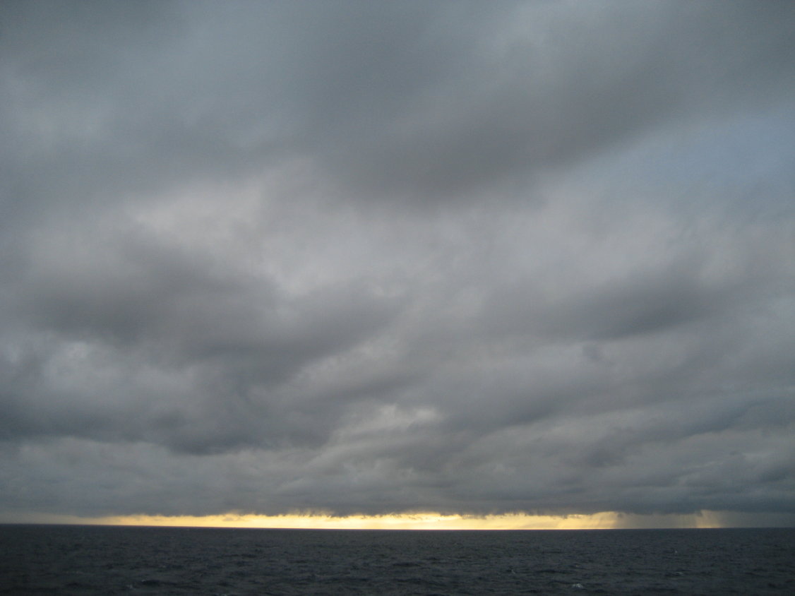 auf der Wetterbericht nennt es "bewölkt". (180)