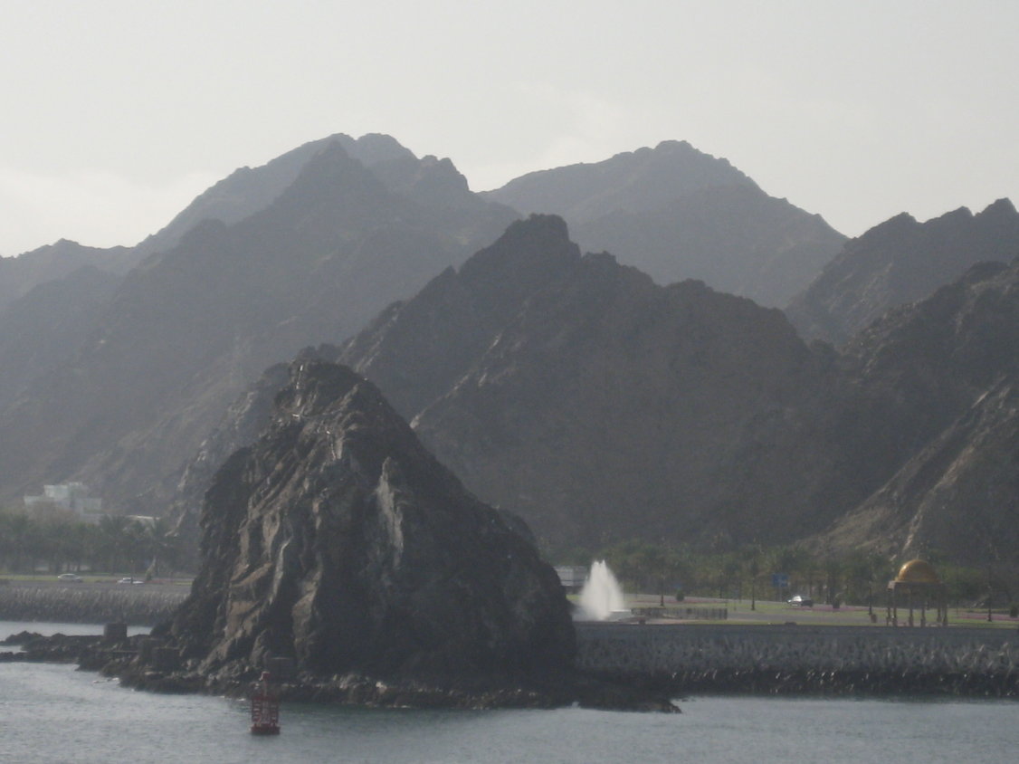 von der Hafenbucht in Richtung Masqat (nächste Bucht) (180)