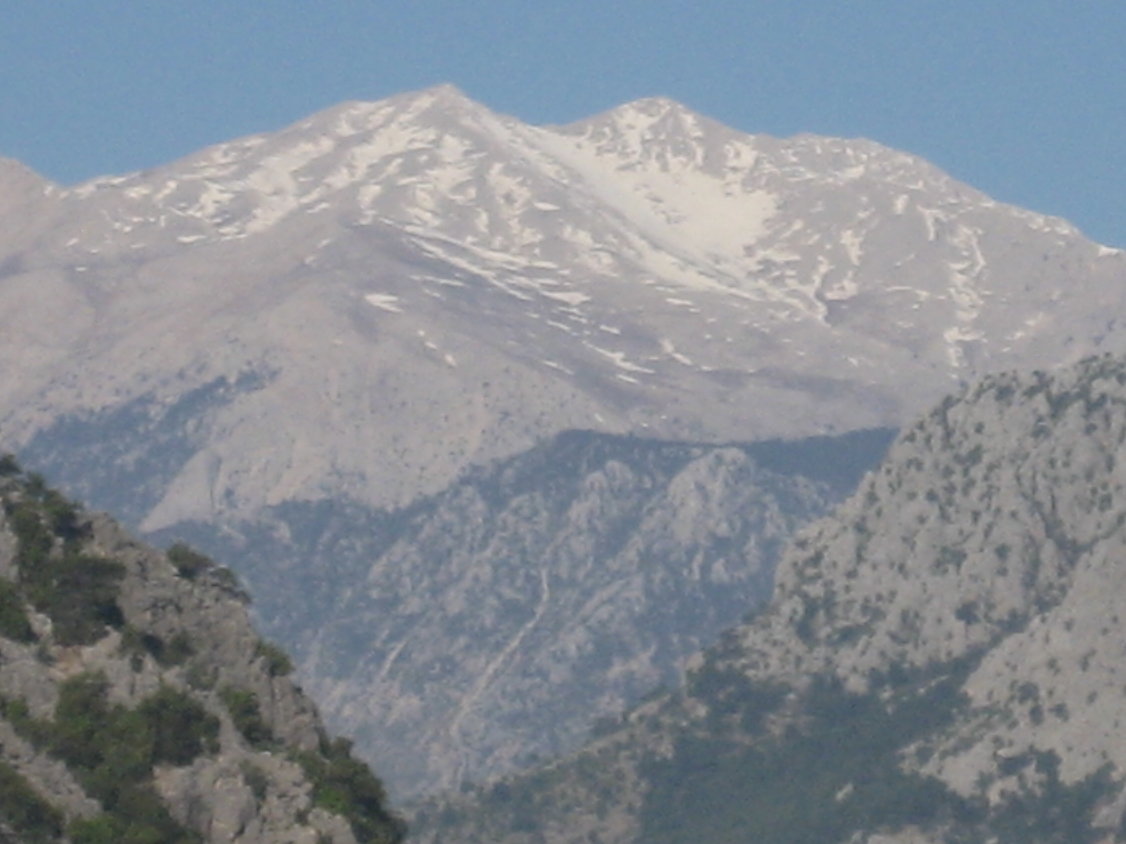 auf die Berge hinterm Ortadogu Port (180)