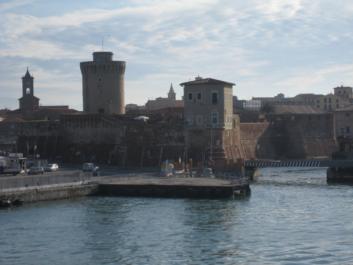 Der schöne Schein trügt: Es ist und bleibt vor allem unsre vorletzte Station. (180)
