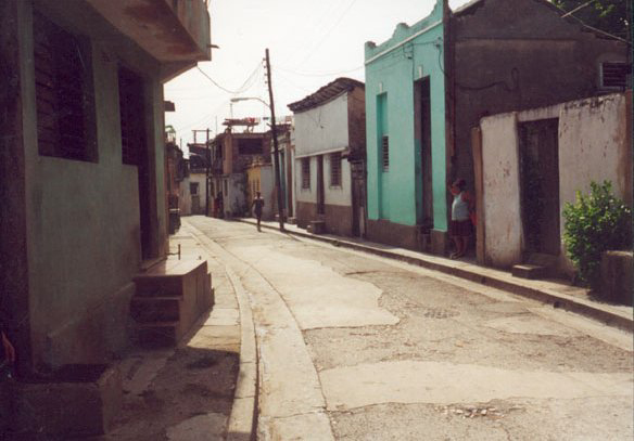 "Bereits nach wenigen Tagen stöhnte Broschkus, kreuz und quer durch den Tivolí streifend, dabei sollte's noch fast drei Wochen dauern, bis er den entscheidenden Schritt würde tun können. Und kaum daß er ihn getan, sollte ihn Ocampo zu einem Gratisfrühstück einladen, schließlich habe sein Bruder fünf Peso bei ihm gut, ob er sich nicht erinnre?"