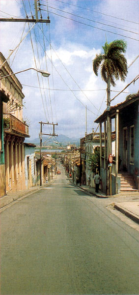 „Ein steinerner Teppich, durchschnitten von schnurgeraden Straßenfluchten, entrollte sich die Stadt ockerbraunrotgrau bis hinab zum Hafen ...“